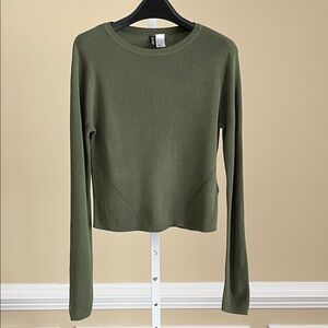 H&M Divided Green Cropped Ribbed Sweater Size Large